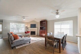 46 S Wynnoak Cir in Spring, TX - Foto de edificio - Building Photo