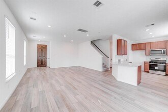 9307 Central Pl in Magnolia, TX - Foto de edificio - Building Photo