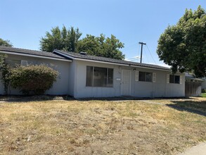 1136 Shasta St in Manteca, CA - Building Photo - Building Photo