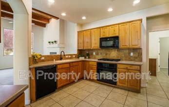 8736 Desert Fox Way NE in Albuquerque, NM - Building Photo - Building Photo
