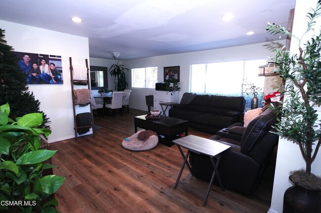 2062 Sapra St in Thousand Oaks, CA - Building Photo - Building Photo