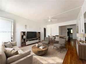 841 W 40th St, Unit 2 in Miami Beach, FL - Foto de edificio - Building Photo