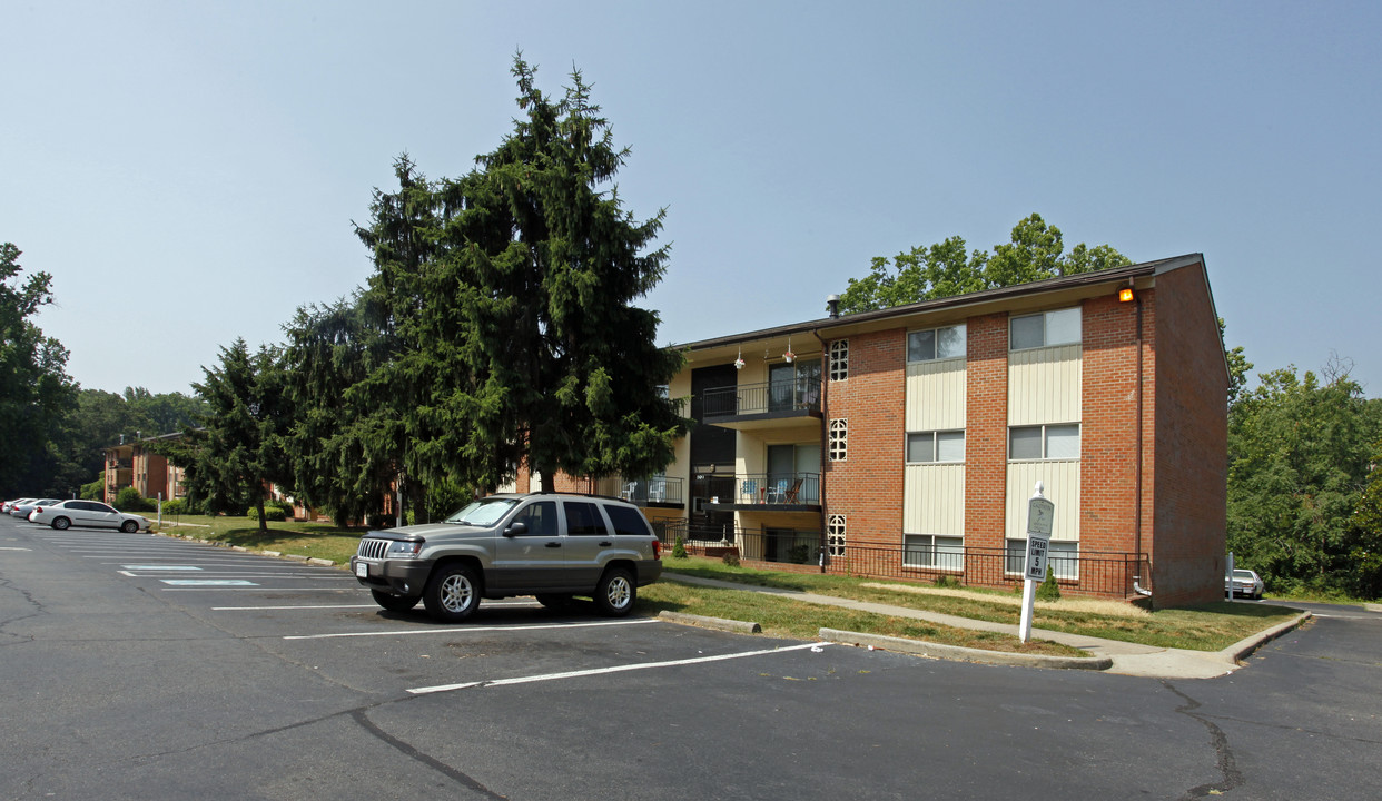 Creekside Manor Apartments in Richmond, VA - Building Photo