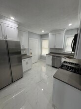 14 Hamilton Rd, Unit 1a in Somerville, MA - Foto de edificio - Building Photo