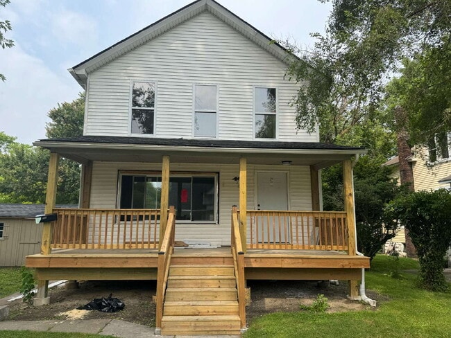 property at 2423 Walnut St