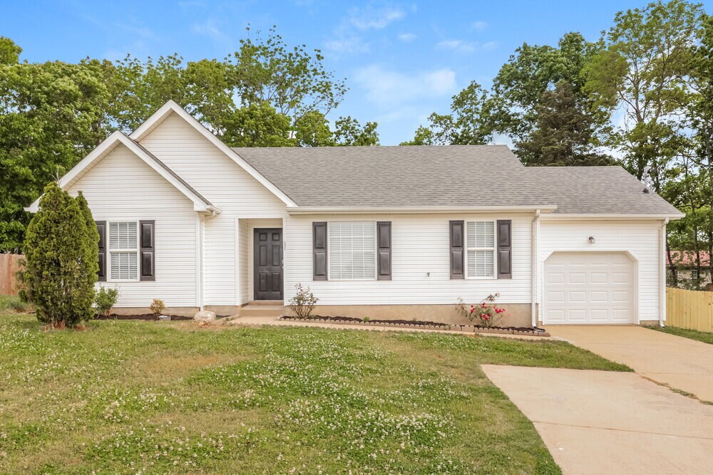 1031 Sky Valley Trail in Smyrna, TN - Building Photo