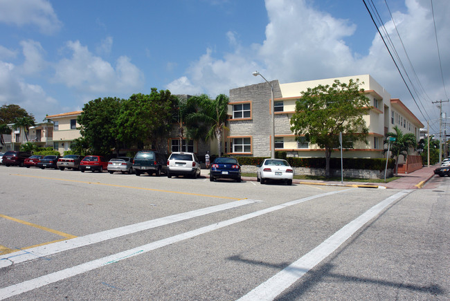 7344-7350 Byron Ave in Miami Beach, FL - Building Photo - Building Photo