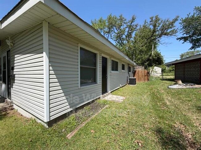 765 Bobbins Ln in Florissant, MO - Building Photo - Building Photo
