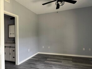 2320 Gracy Farms Ln, Unit 1412 in Austin, TX - Building Photo - Building Photo