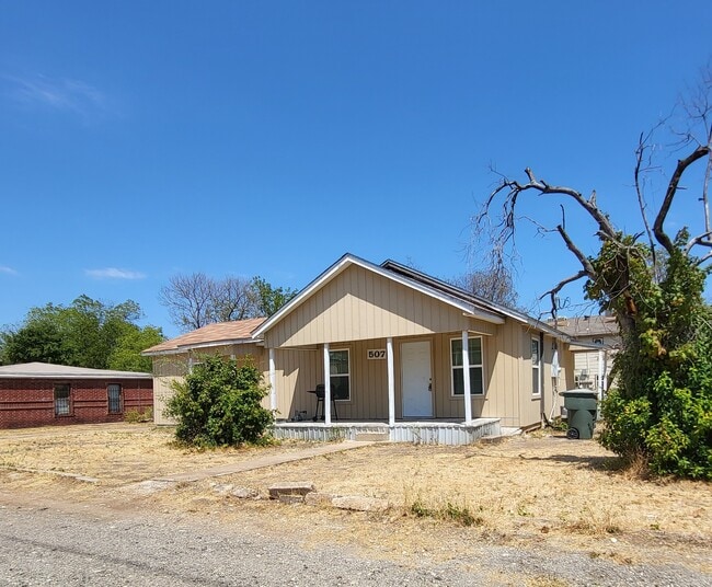 property at 507 W Hallmark Ave