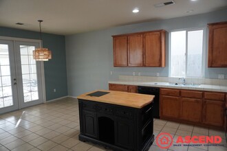 11703 Sagebrush Ave in Bakersfield, CA - Building Photo - Building Photo