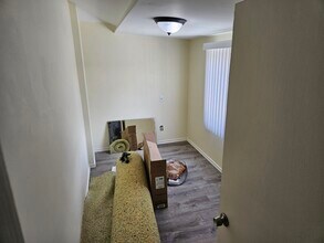 180 W San Jose Ave, Unit 184 in Claremont, CA - Foto de edificio - Building Photo