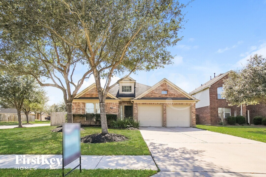 2703 Facet Creek Dr in Fresno, TX - Foto de edificio