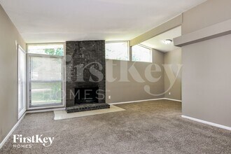 2420 Cherry, Unit C-201 in Black Jack, MO - Foto de edificio - Building Photo