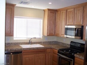 6045 Aripeka St in Henderson, NV - Building Photo - Building Photo