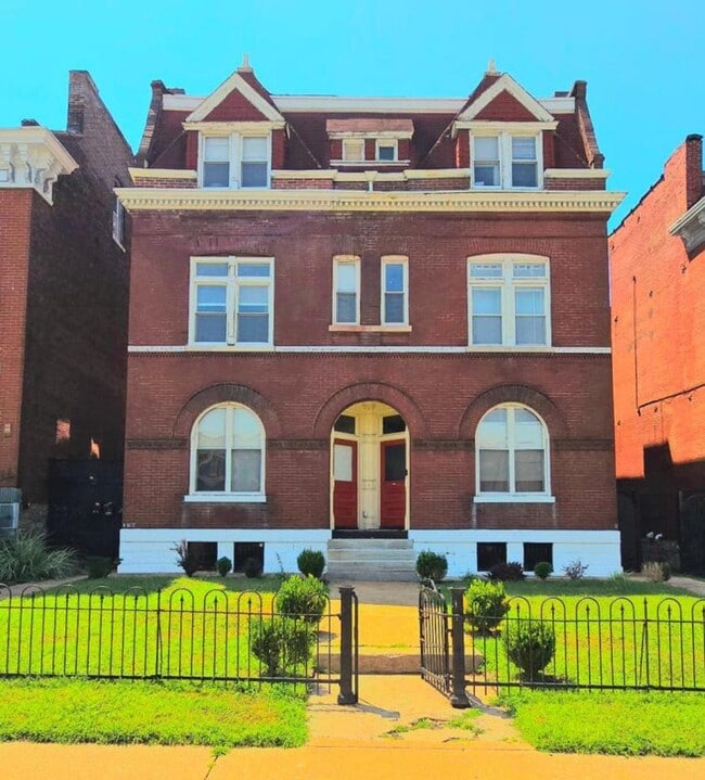 property at 2146-2148-2148 Victor St