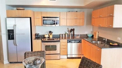 350 S Miami Ave, Unit 2002 in Miami, FL - Building Photo - Building Photo