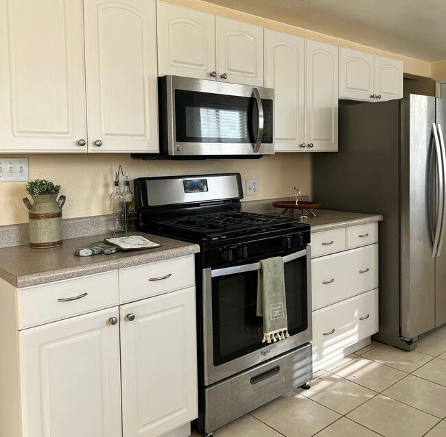 1617 S Forest Knoll St in Ridgecrest, CA - Building Photo - Building Photo