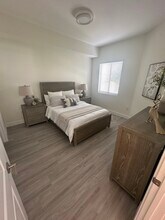 8769 W 35th Ln in Hialeah, FL - Foto de edificio - Building Photo