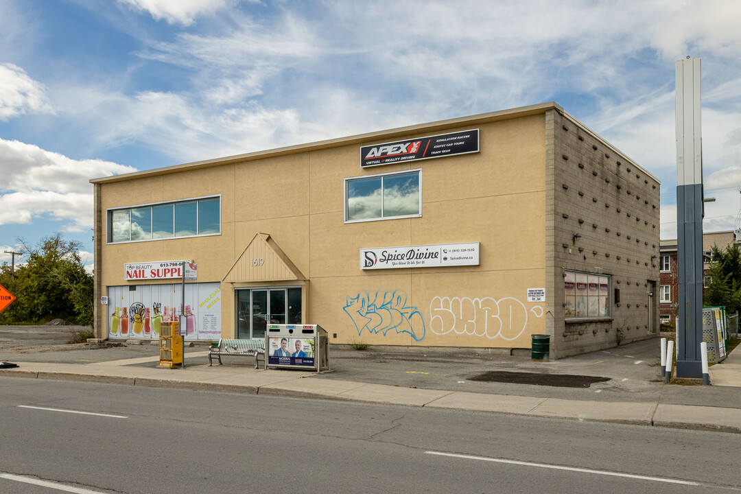 Carlton West in Ottawa, ON - Building Photo