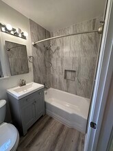 6634 Gaviota Ave, Unit Large Unit in Van Nuys, CA - Foto de edificio - Building Photo