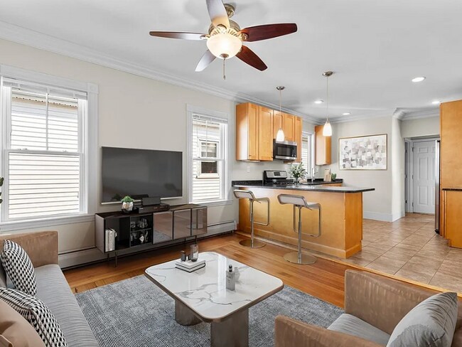 11 Woodlawn St, Unit 2