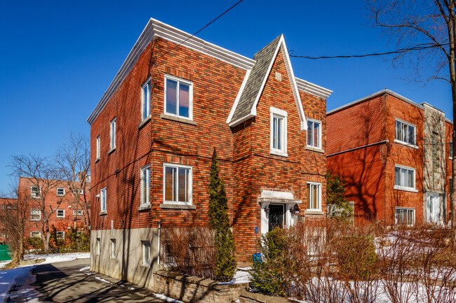 4001 Édouard-Montpetit Boul in Montréal, QC - Building Photo - Building Photo