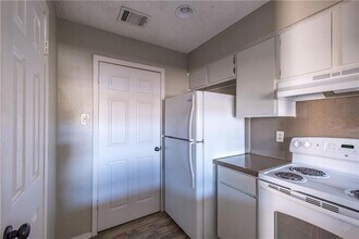 5305 Indio Dr, Unit B in Austin, TX - Building Photo - Building Photo