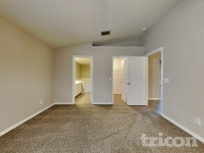 24349 Rolling View Ct in Lutz, FL - Building Photo - Building Photo