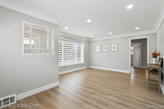 6118 Amboy St in Dearborn Heights, MI - Building Photo - Building Photo