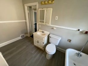 3437 E 103rd St in Cleveland, OH - Foto de edificio - Building Photo