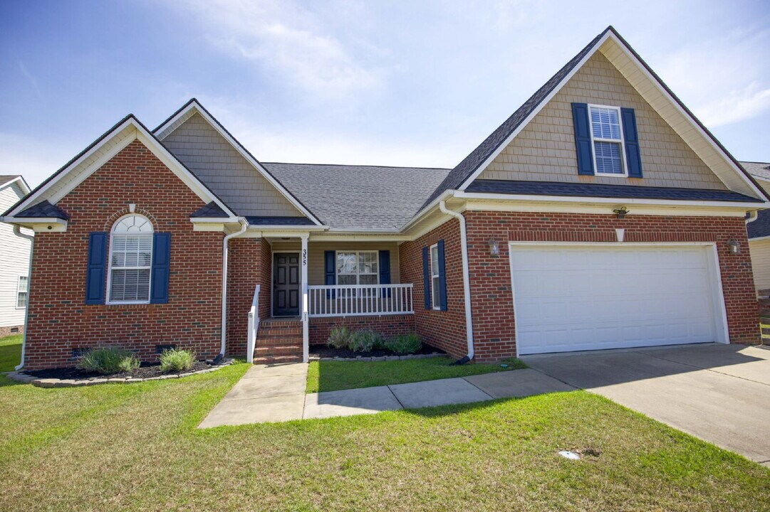 355 Hogart St in Raeford, NC - Building Photo