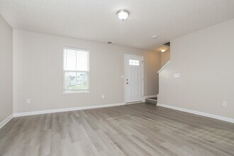 5868 Anne Marie Dr in Morrow, OH - Foto de edificio - Building Photo