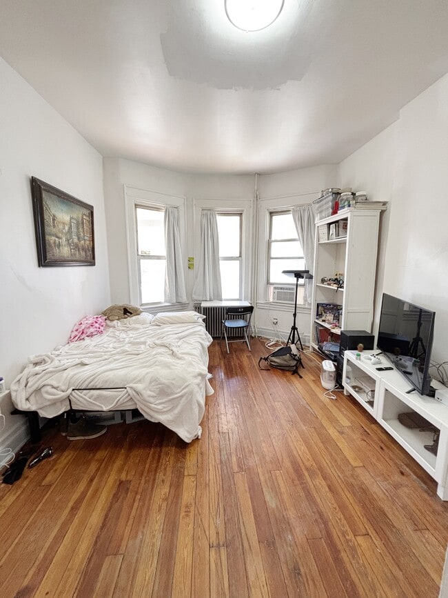 property at 535 E 29th St