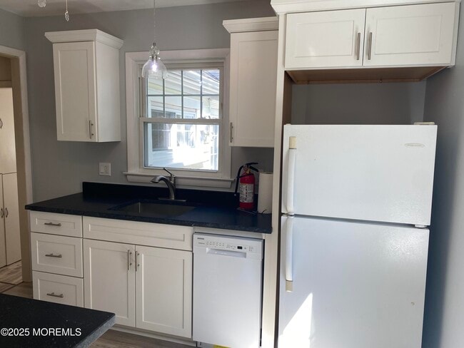 21 E Lincoln Cir in Red Bank, NJ - Building Photo - Building Photo