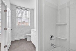 475 Howe Ave in Shelton, CT - Building Photo