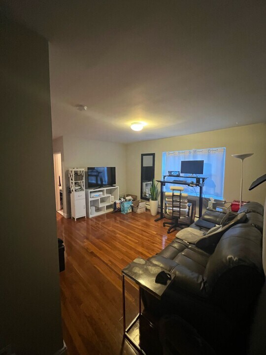 61 Selkirk Rd, Unit 6 in Boston, MA - Building Photo