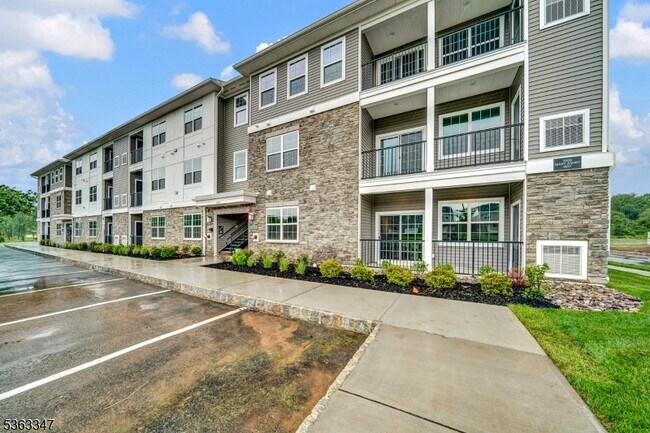 5103 Mary Ashby Way in Pennington, NJ - Building Photo - Building Photo