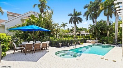 2700 Treasure Ln in Naples, FL - Building Photo - Building Photo