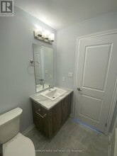 5672 Dorchester Rd in Niagara Falls, ON - Building Photo - Building Photo