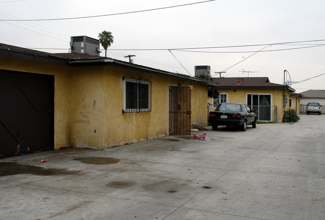 10421 S Freeman Ave in Inglewood, CA - Building Photo - Building Photo