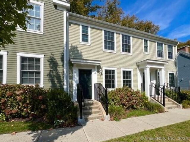 66 Stoneridge Cir in Stamford, CT - Foto de edificio