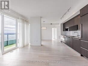 117 McMahon Dr in Toronto, ON - Building Photo - Building Photo