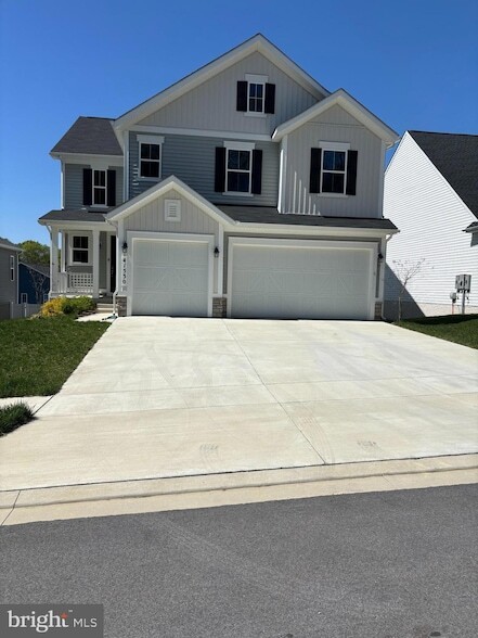 41530 Fairwood Ct, Unit 5206 in Leonardtown, MD - Building Photo