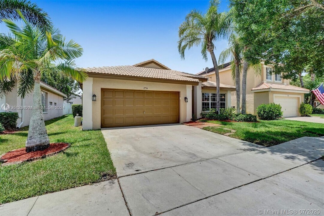 2734 SW 179th Ter in Miramar, FL - Foto de edificio