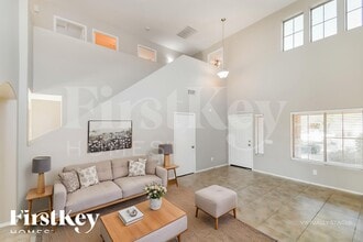 29344 N Yellow Bee Dr in San Tan Valley, AZ - Foto de edificio - Building Photo