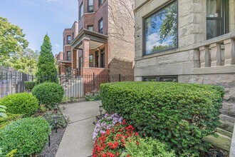 3261 W Palmer St in Chicago, IL - Foto de edificio - Building Photo