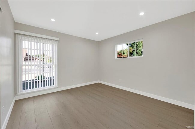 22540 Roscoe Blvd in Los Angeles, CA - Building Photo - Building Photo