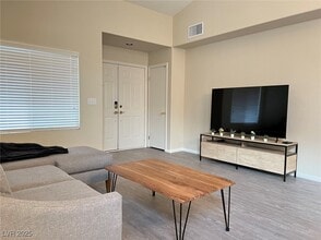 8109 Greenbush Dr in Las Vegas, NV - Building Photo - Building Photo