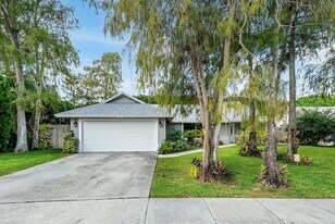 1252 Raintree Ln in Wellington, FL - Building Photo